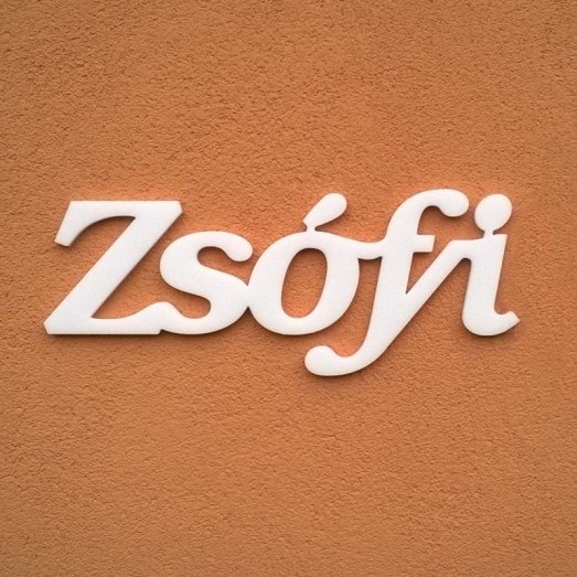 Zsófi név felirat ajtóra vagy a gyermekszoba falára, akár ajándéknak is!