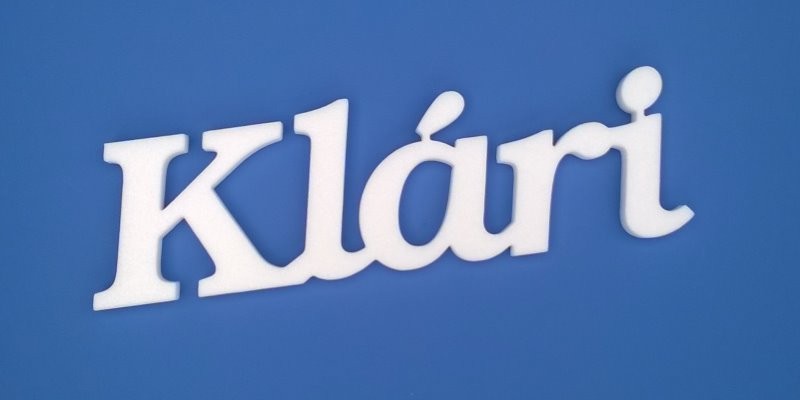 Ajtóra vagy gyerekszoba falára felragasztható Klári név felirat.