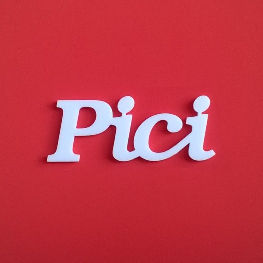 Pici név felirat ajtóra vagy a gyermekszoba falára!