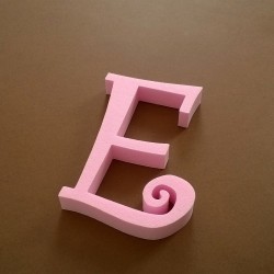 "E" dekorációs betű a TWISTY termékcsaládból.