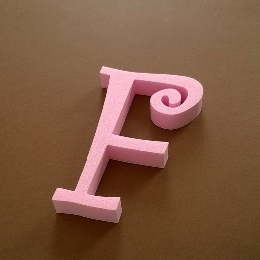 "F" dekorációs betű a TWISTY termékcsaládból.