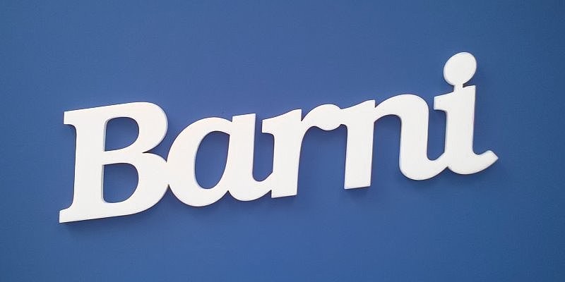 Barni név felirat. Ajtóra vagy gyerekszoba falára felragasztható Barni név felirat.