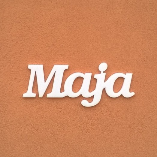 Maja név felirat ajtóra vagy a gyermekszoba falára!
