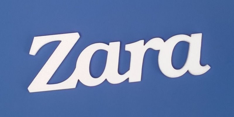 Ajtóra vagy gyerekszoba falára felragasztható Zara név felirat.