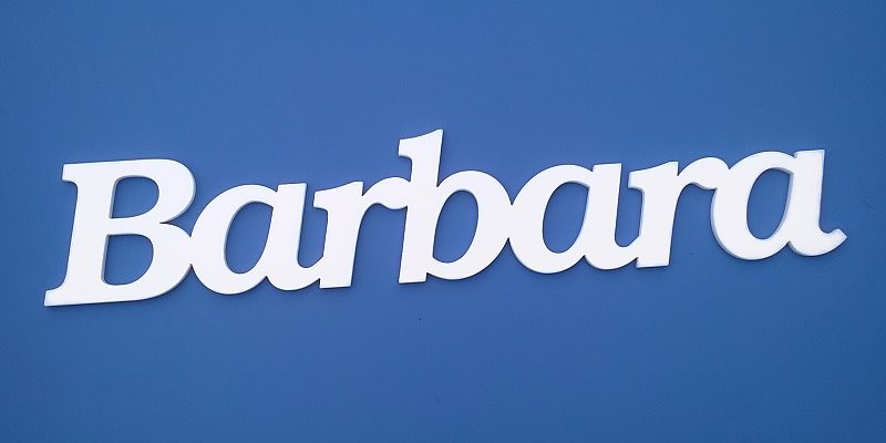 Barbara név felirat. Ajtóra vagy gyerekszoba falára felragasztható Barbara név felirat.