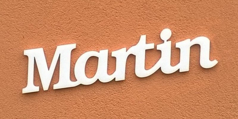 Martin név felirat. Ajtóra vagy gyerekszoba falára felragasztható Martin név felirat.