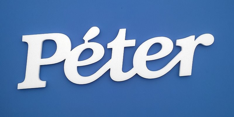 Péter név felirat. Ajtóra vagy gyerekszoba falára felragasztható Péter név felirat.