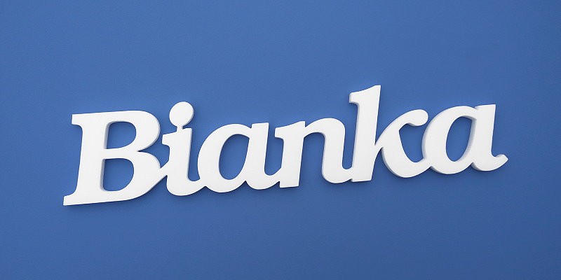 Bianka név felirat. Ajtóra vagy gyerekszoba falára felragasztható Bianka név felirat.