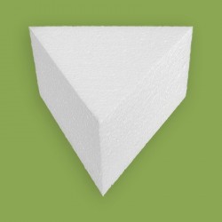 Polisztirol anyagból készült háromszög.