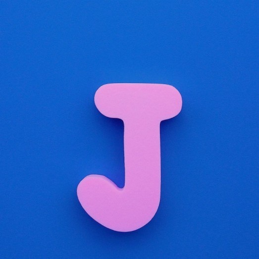 "J" dekorációs betű a SUZY termékcsaládból.