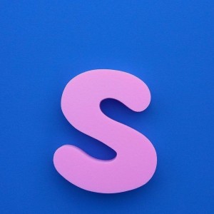 "S" dekorációs betű a SUZY termékcsaládból.