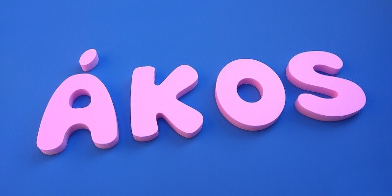 ÁKOS név felirat. ÁKOS név felirat a Suzy habbetűkből összeállítva.