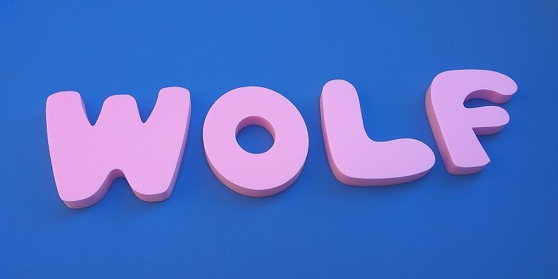 WOLF felirat. WOLF felirat a Suzy habbetűkből összeállítva.
