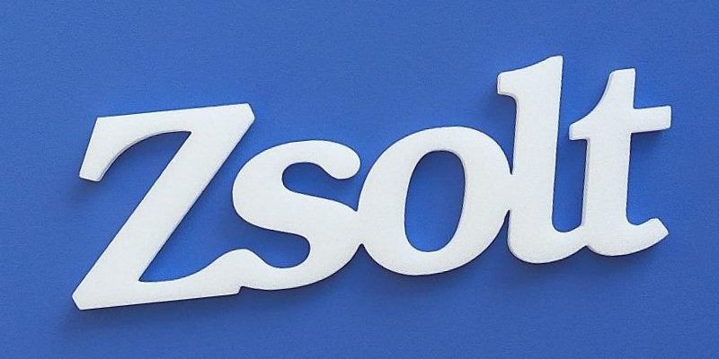 Ajtóra vagy gyerekszoba falára felragasztható Zsolt név felirat.