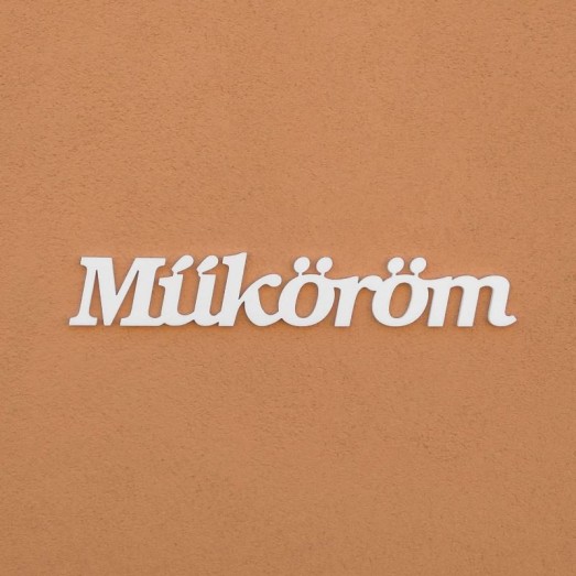 Műköröm felirat faldekorációs célra (termék) Műköröm felirat faldekorációs célra