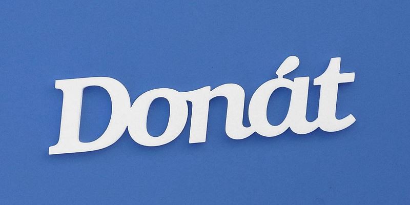 Ajtóra vagy gyerekszoba falára felragasztható Donát név felirat.