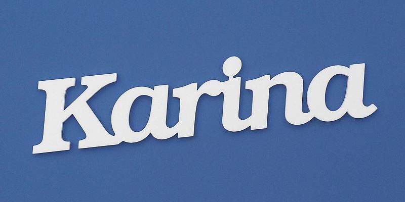 Ajtóra vagy gyerekszoba falára felragasztható Karina név felirat.