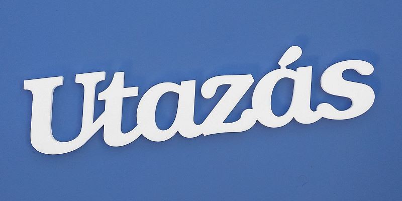 Ajtóra, falra felragasztható Utazás felirat.
