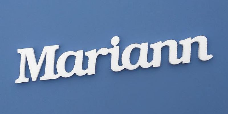 Mariann név felirat. Ajtóra vagy gyerekszoba falára felragasztható Mariann név felirat.