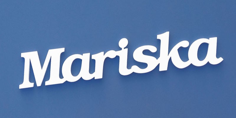 Ajtóra vagy gyerekszoba falára felragasztható Mariska név felirat.
