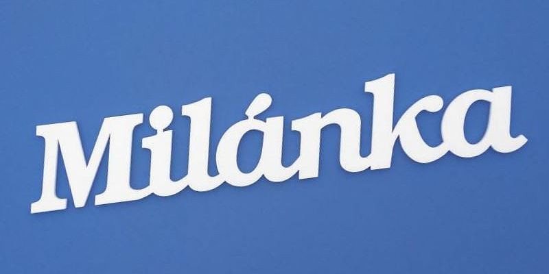 Ajtóra vagy gyerekszoba falára felragasztható Milánka név felirat.