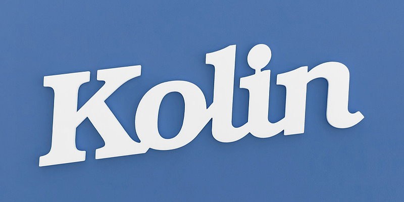 Ajtóra vagy gyerekszoba falára felragasztható Kolin név felirat.