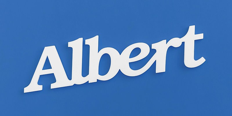 Albert név felirat. Ajtóra vagy gyerekszoba falára felragasztható Albert név felirat.