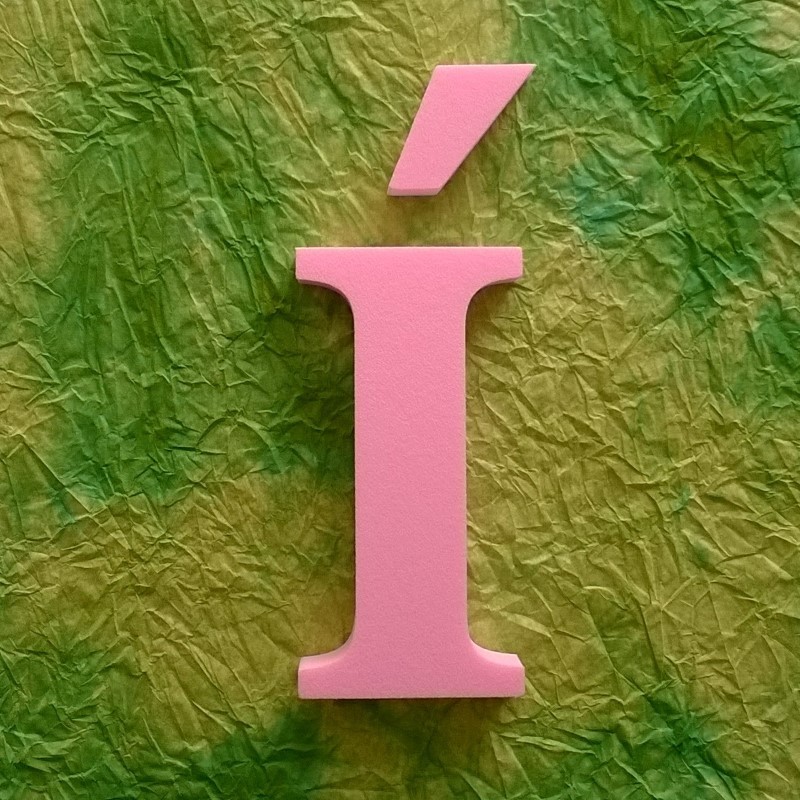 Nagy Í habbetű a Love termékcsaládból.