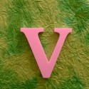 Nagy V habbetű a Love termékcsaládból.