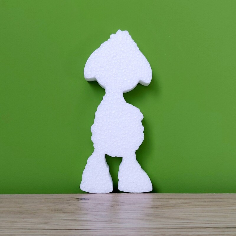 Álló bárány figura hungarocell lapból kivágva