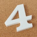 2 cm vastag 4-es dőlt hungarocell számjegy oldalnézetből, közelről mutatva az anyagvastagságot