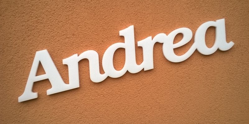 Ajtóra vagy gyerekszoba falára felragasztható Andrea név felirat.