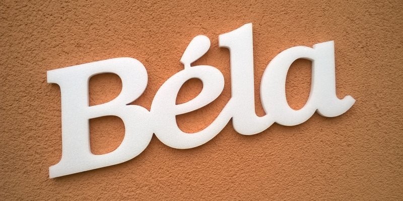 Ajtóra vagy gyerekszoba falára felragasztható Béla név felirat.