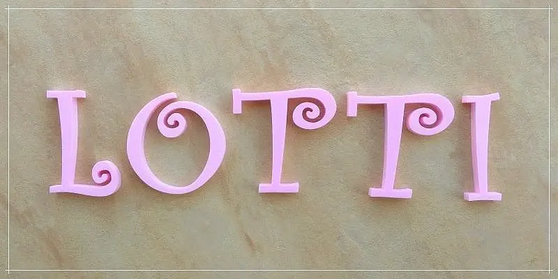 Lotti név felirat a Twisty habbetűkből összeállítva.