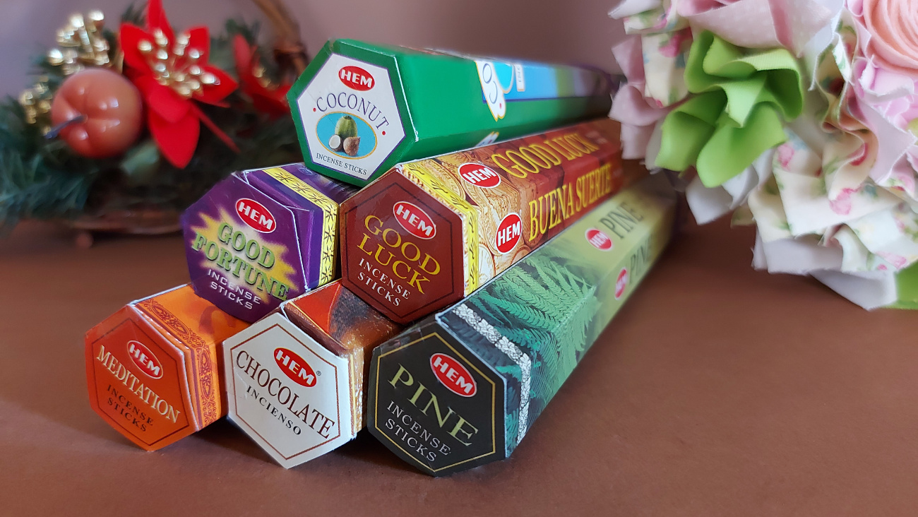 Mixed füstölő illatcsomag, hat eltérő sílusú, de kellemes illattal. Mixed Insence Pack.